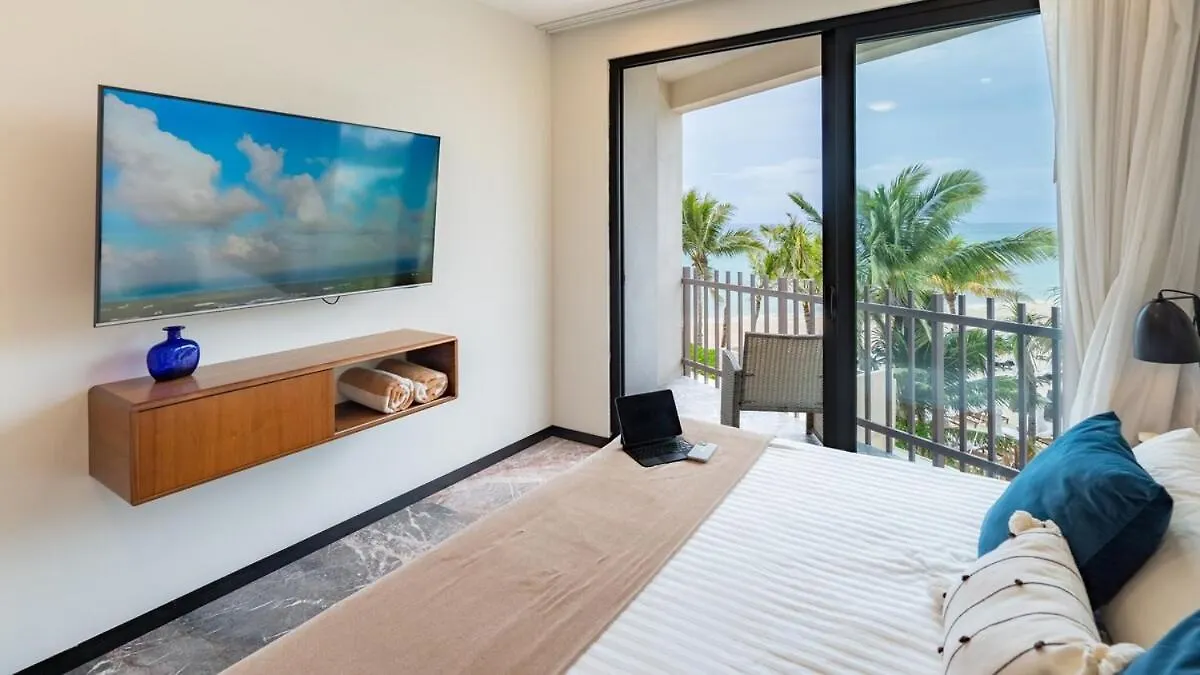 Beachfront Condo Roof Pool 5Th Ave 2 Blocks Gym Playa del Carmen Apartment